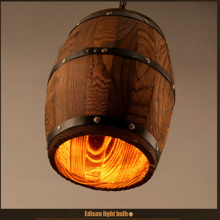 Lampadari in legno a botte di vino