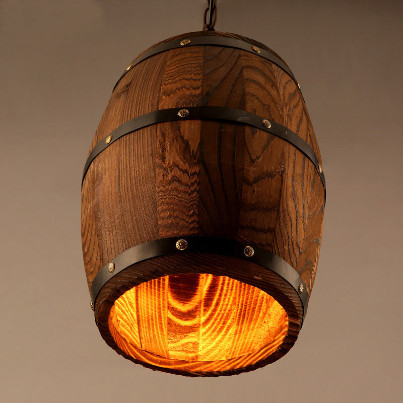 Lampadari in legno a botte di vino